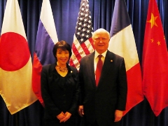 State Minister Sanae TAKAICHI with Dr. Samuel W. Bodman, Secretary of Energy, USA