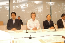 Prime Minister Koizumi talks about the importance of science and technology