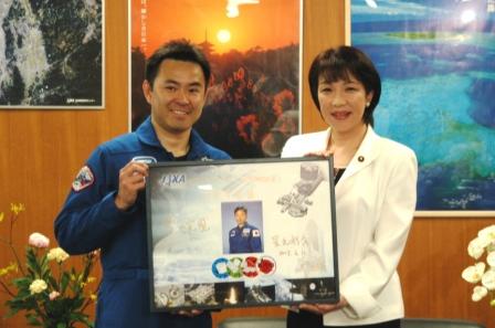 Astronaut Hoshide and Minister Takaichi