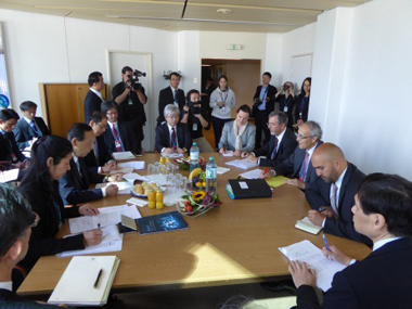 フランス　ビゴ原子力・代替エネルギー庁長官とのバイ会談の様子　写真