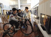 自転車ｄｅ発電（写真1）