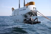 有人潜水調査船「しんかい6500」（写真）