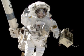 船外活動を行うJAXA宇宙飛行士（写真）