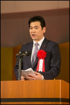 祝辞を述べる松本大臣政務官