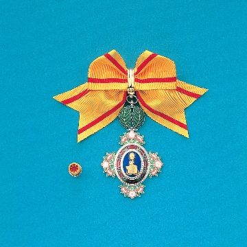 The Order of the Precious Crown, Apricot