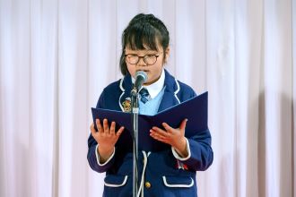 吉本 りさ 朗読写真