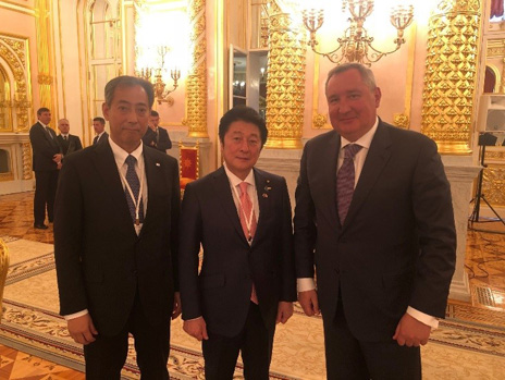 松山大臣とロゴジン・ロスコスモス総裁、山川JAXA理事長