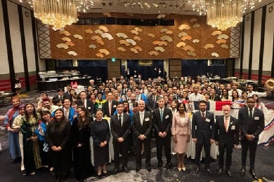表敬訪問での集合写真1